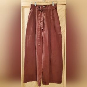 Crazy butter soft Free People pleated wide leg pants Size 2 rust color